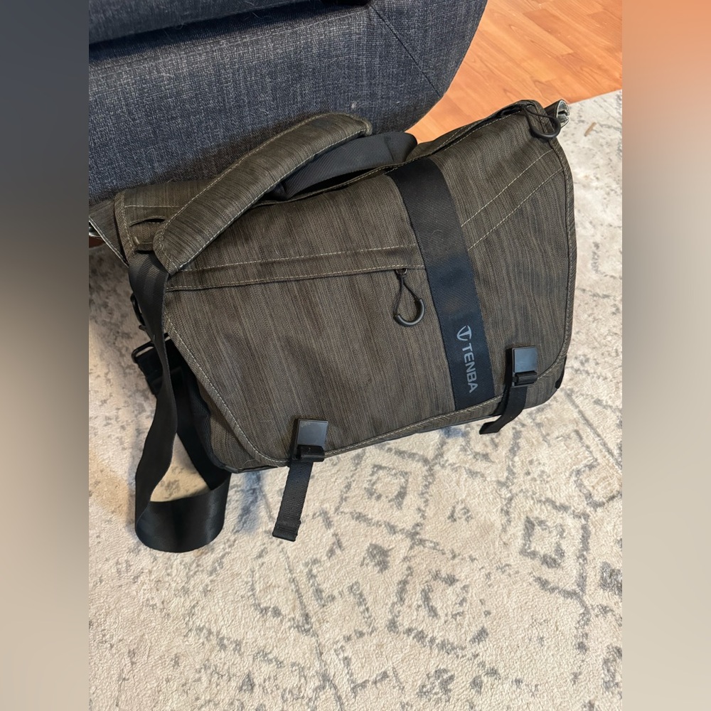 Tenba Messenger style camera bag